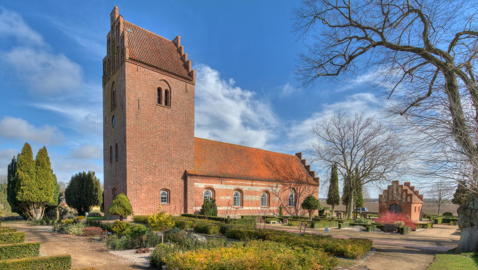 Glim Kirke set udefra