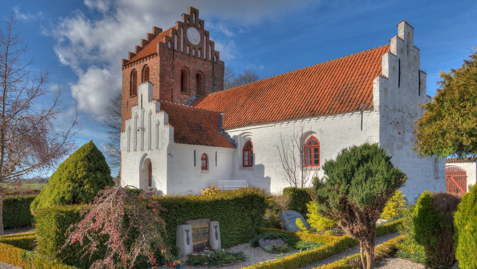 Rorup Kirke set udefra