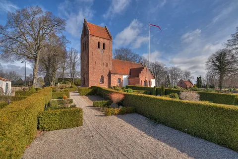 Osted Kirke set fra sydøst